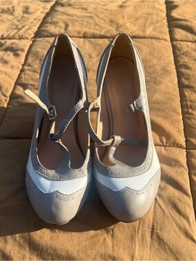 Chase + Chloe Kimmy Two-Tone T-Strap Mary Jane Heels in Gray and White Size 8.5